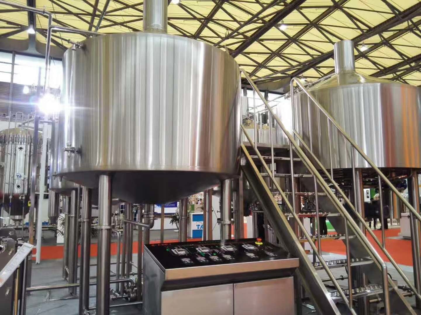 Quality Touch Screen Large Home Brewing Equipment 2000L Sus304 Brewhouse Equipment for sale