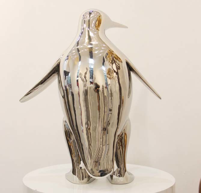 Quality Contemporary Indoor Penguin Metal Animal Sculptures With Steam Resistance for sale
