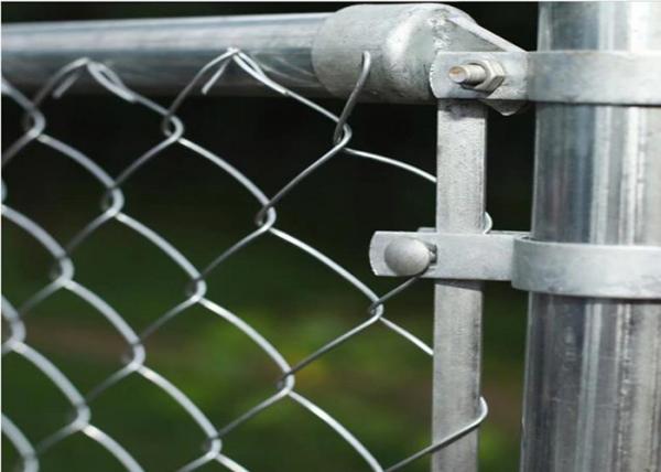 Galvanized 9 Gauge Diamond Chain Link Fencing 50*50mm With Barbed Wire