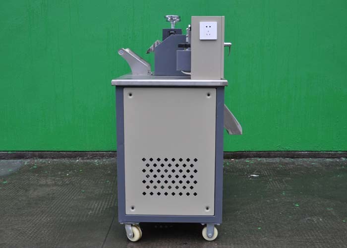 Buy 4-8 Cut Barroot Plastic Cutting Machine 850*710*1250mm For Greenhouse Film at wholesale prices