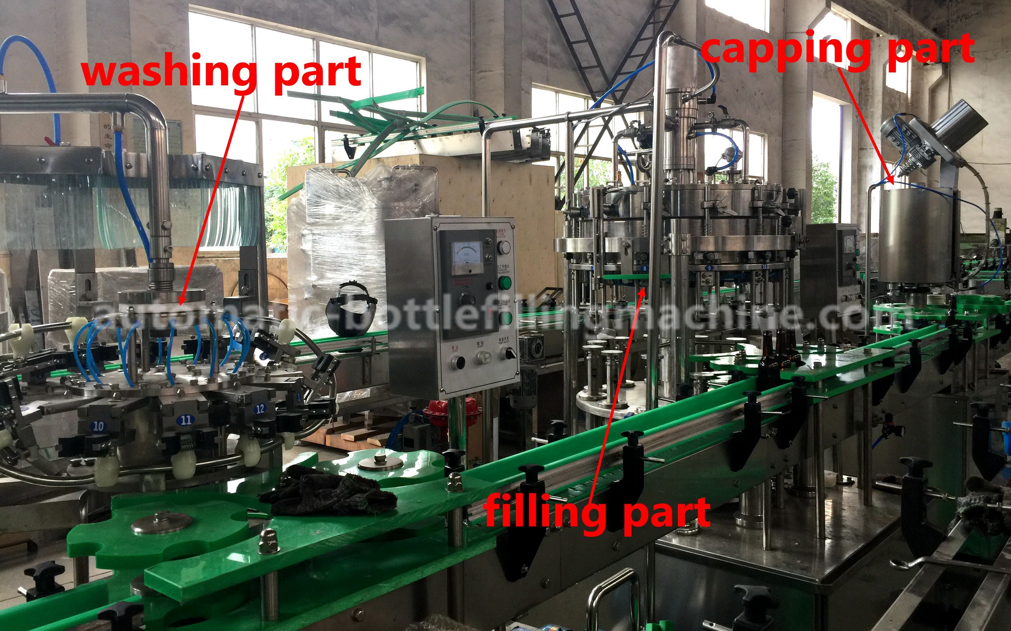 Quality Energy Drink Glass Bottle Filling Machine 220V / 380V Voltage For Small Scale Beverage Factory for sale