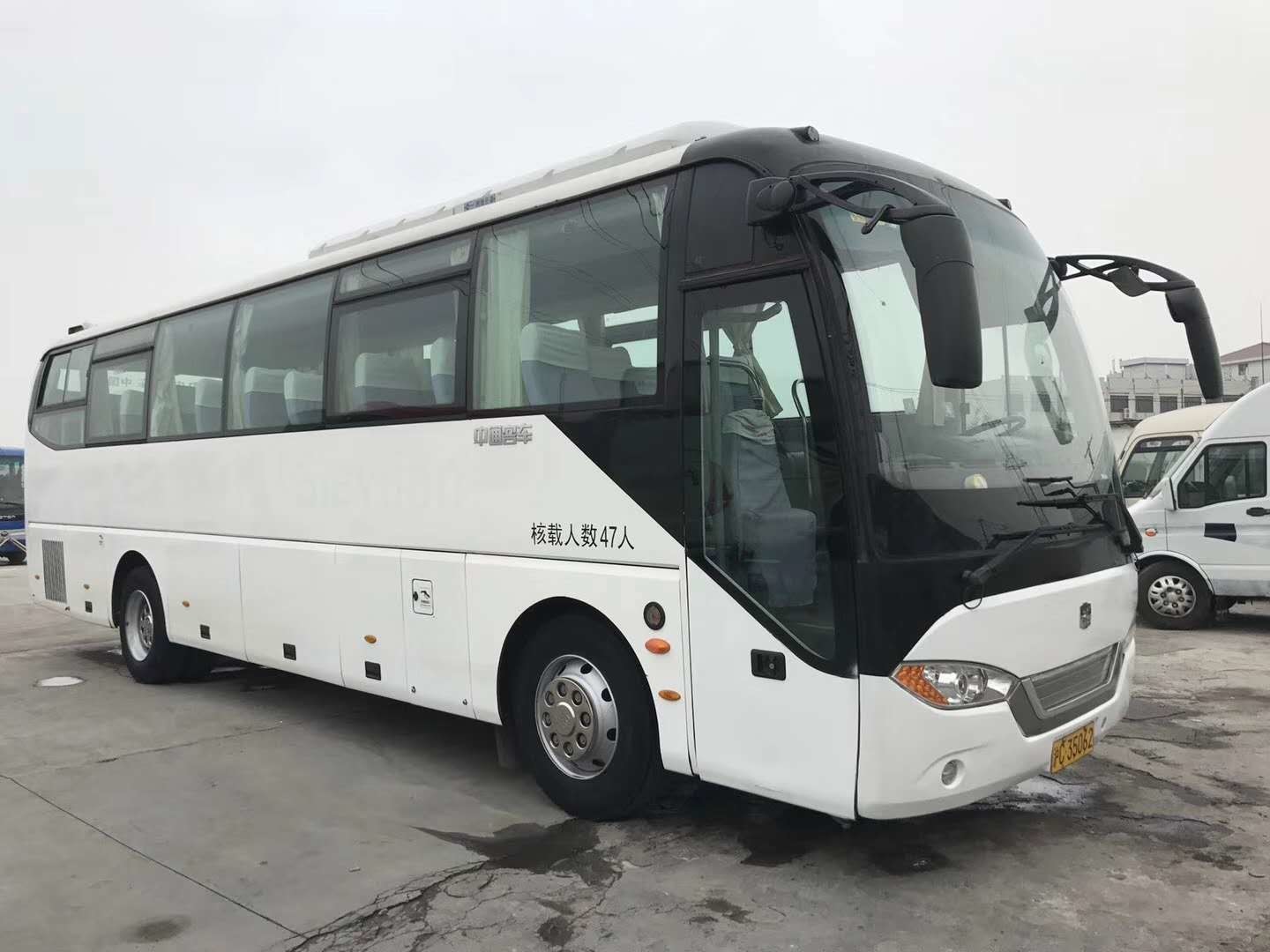 2014 Year Used Passenger Coaches / Zhongtong Euro IV WP Diesel Engine 47 Seats Coach Bus