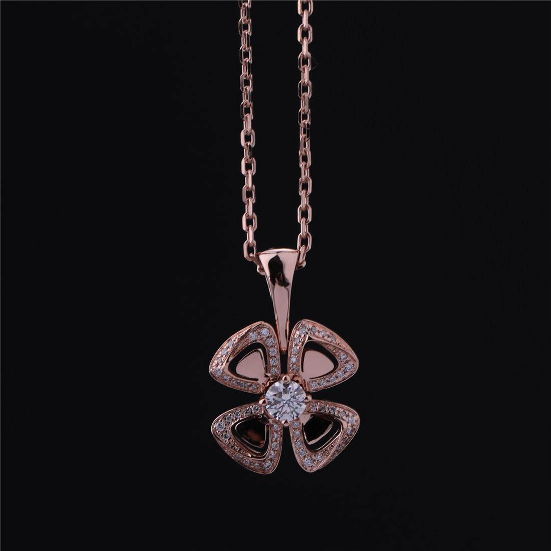 Quality Italy Fiorever Necklace 18K Rose Gold Pendant set with a central diamond and pavé diamonds REF 356223 for sale