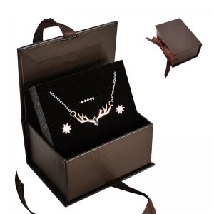 Quality Necklace Paper Magnetic Jewelry Box With Grosgrain Handle for sale