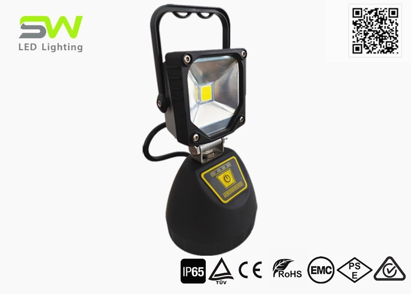 Quality 6500K 900lm IP65 Rechargeable Cordless Led Work Light for sale