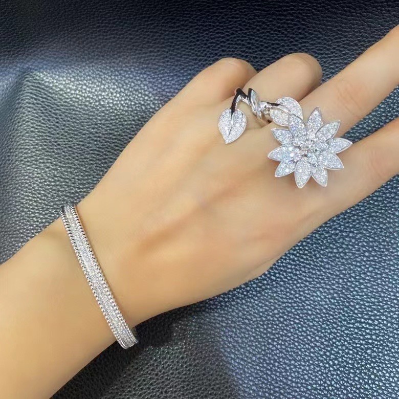 18K Gold Luxury Brand Jewelry Round Shape Diamond Ring For Women