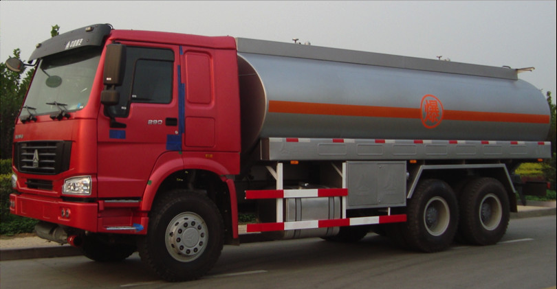 Buy Sinotruk Howo Super Tanker Truck Trailer 20 Cbm Capacity Optional Color ZZ1257 at wholesale prices