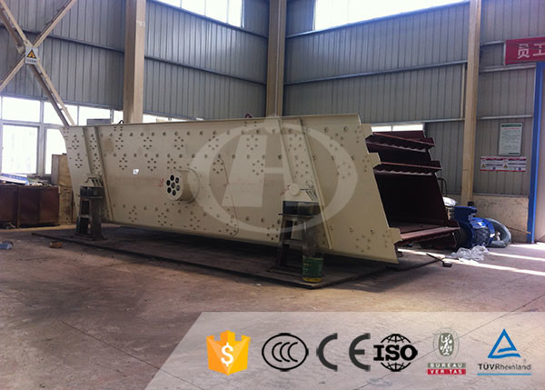 Quality Large  Vibratory Screening Equipment Double Deck Vibrating Screen Stable Operation for sale