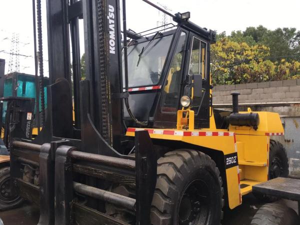 25 Ton Used Komatsu Forklift FD250 Original Japan Year 2012 Diesel Powered