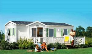 Quality Prefab Mobile Homes With Laminate Floor / Colorbond Roofing / PVC Wall Cladding for sale