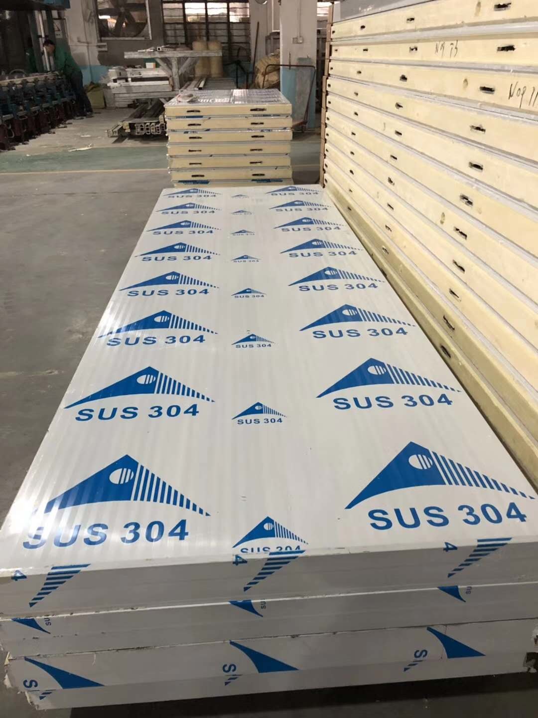 Hinge Or Sliding Door PU Sandwich Panel For Cold Room With -45~20℃ 42kg/㎡