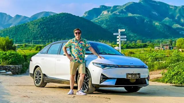 130km/h Max Speed 2023 Emgrand Geely EV Pro 4 Seats Electric Car with 430KM Long Range