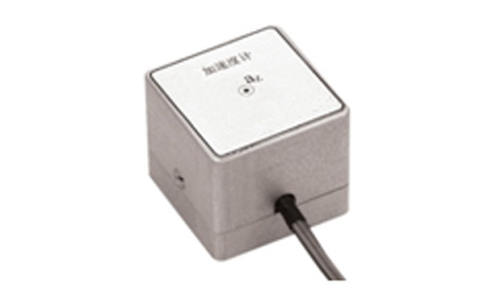 Magnetic Suction Linear Accelerometer Sensor with Uniaxial Module and ±10 g Range for Vibration Performance