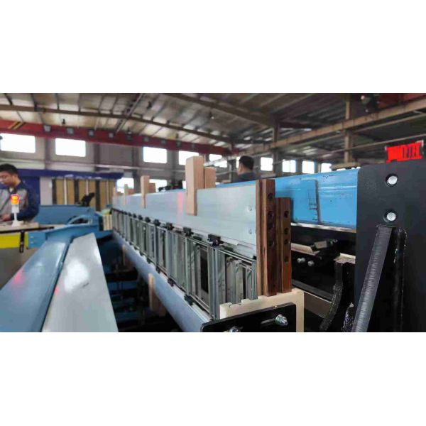 PLC Heavy Duty Wire Mesh Weaving Machinery 1300mm High Precision Operator Friendly