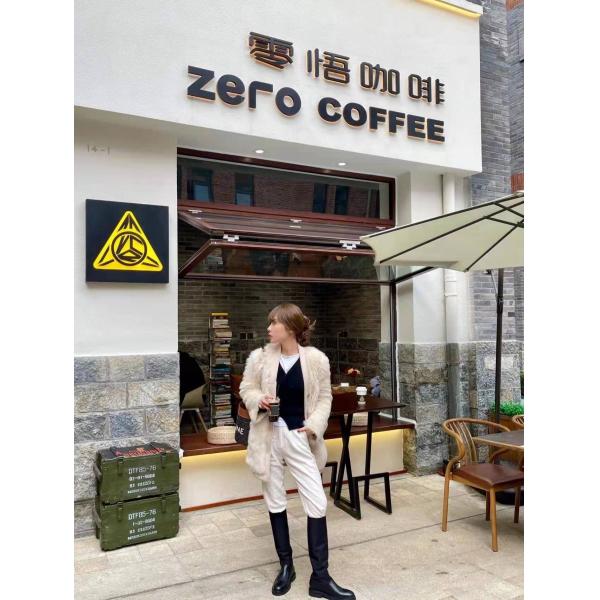 Farm Balcony Folding Window Portal Enabling Vegetable Cultivation in Urban Apartment Environments