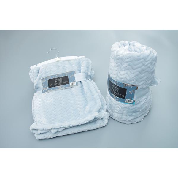 Plain 100% Polyester Flannel Throw Blanket With Embossing For Office / Travel