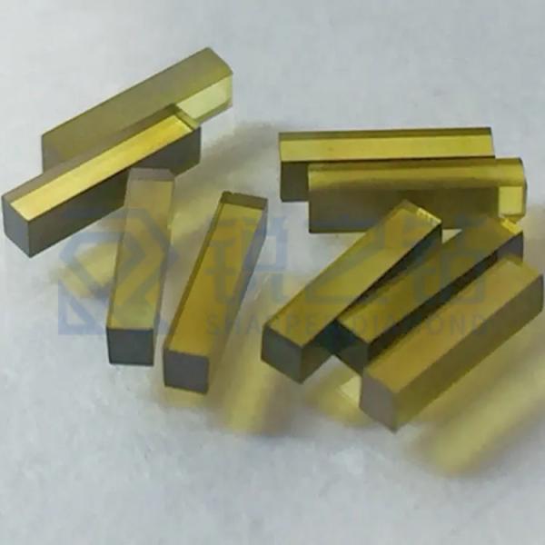SCD11 4x0.6x0.6mm Yellow HPHT Diamond Plate With Full Four 90 Degree Corners
