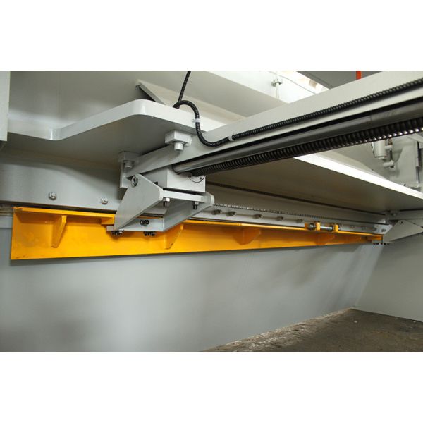 16mm CNC Hydraulic Shearing Machine E21sNC For Plate Metal Cutting 6Meters