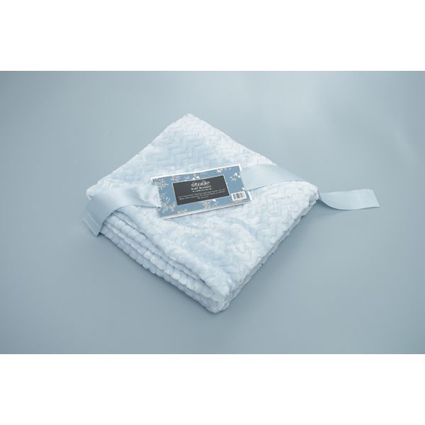 Plain 100% Polyester Flannel Throw Blanket With Embossing For Office / Travel