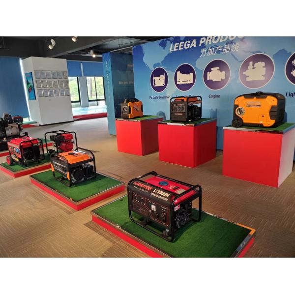 Three Wheel Motorcycle Scooter Cargo Tricycle Trike Petrol Type With Driver Cabin Water Cooling