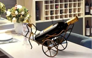 China Nostalgic Chinese Rickshaws Wine Holder for Home Decoration on sale