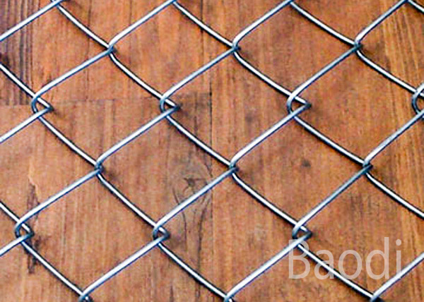 Carbon Steel Galvanized Chain Link Mesh Fence Diamond Pattern With Metal Round Post