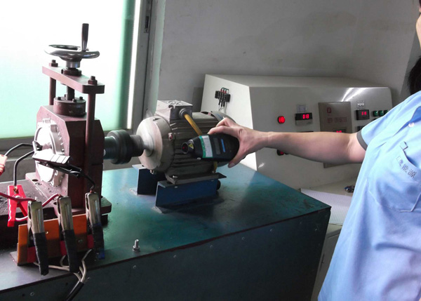 Reinforced Nylon Glass Fiber Wind Turbine Generator System 1000W 24 / 48V For Family