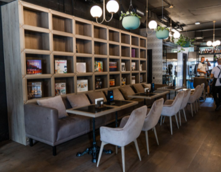 8" LCD Touch Screen Advertising Kiosk 800x1280 With Phone Charger