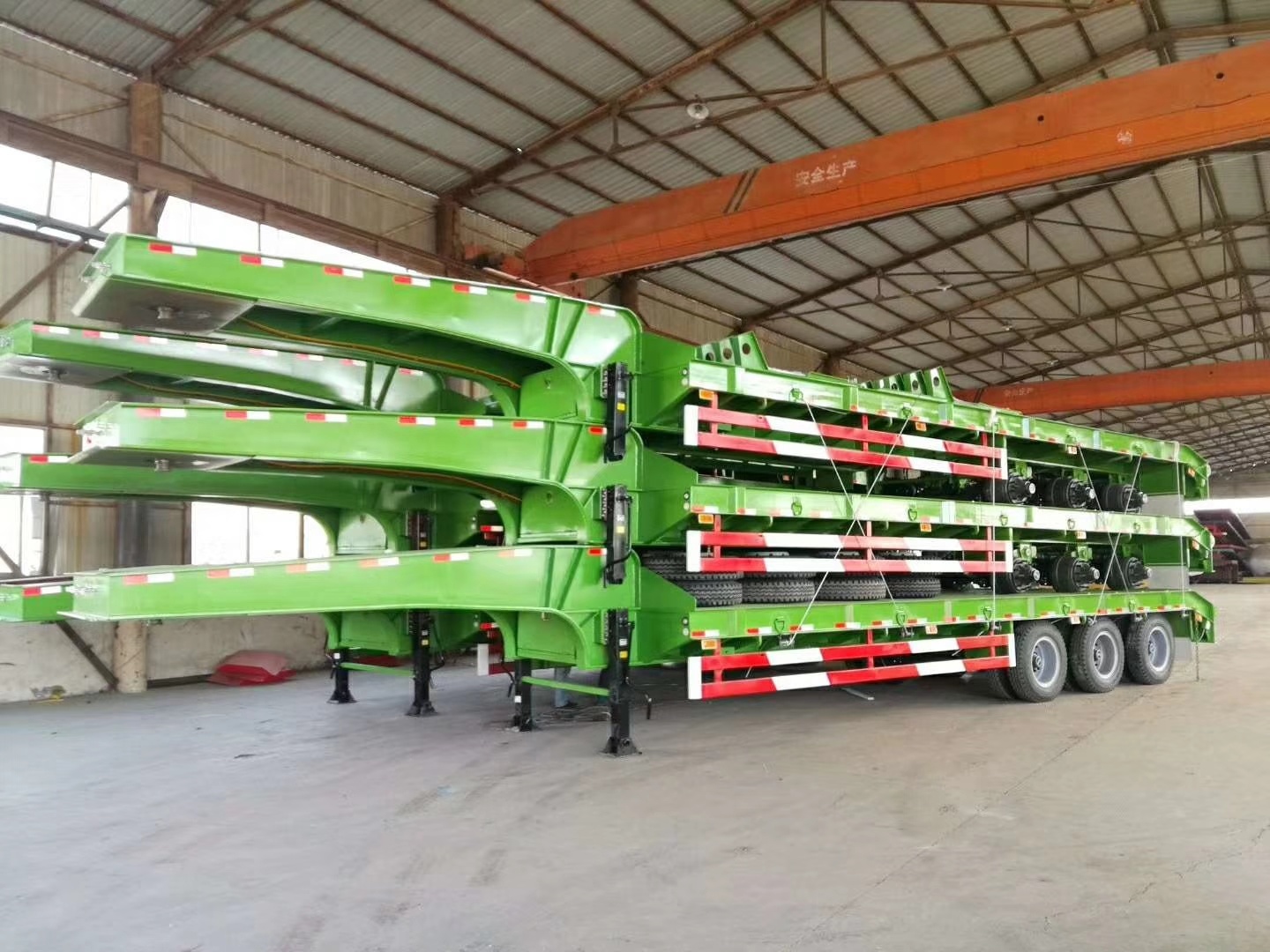 3 Axle Lowbed Truck Low Bed Flatbed Semi Trailer for Transporting Cargo and Excavator