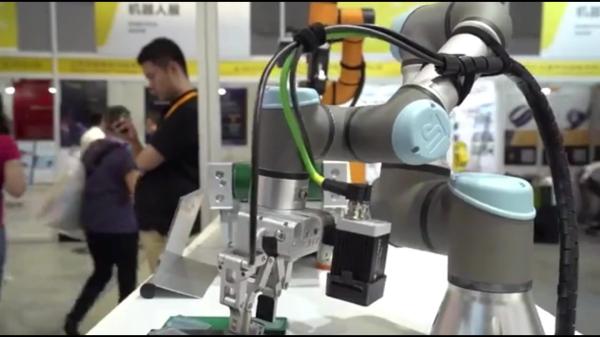 Manipulator Humanoid Robot Arm UR10 Matched with EOAT Onrobot Gripper with Plug