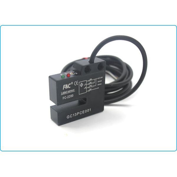 NPN NO+NC 12V DC Sticker Infrared Label Sensor 6mm Slot For Labeler Machine