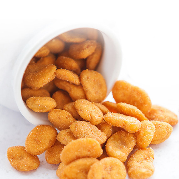 Customized Coated Crispy Broad Bean Chips Chili/Chilli/Spicy Flavor Fried Fave Beans Roasted Crunchy Snack