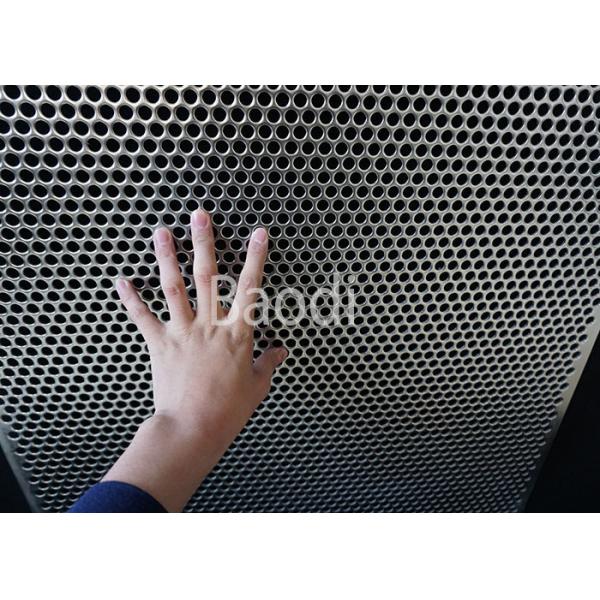 Carbon Steel Decorative Round Hole Pattern Perforated Metal Mesh