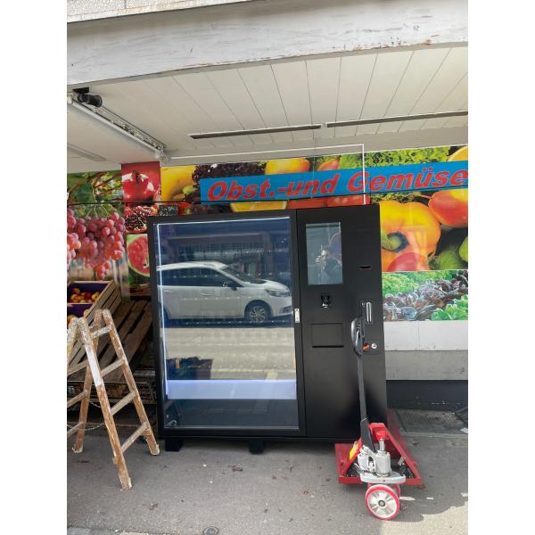 Hot selling 22 inch touch screen snack drink vending machine with cooling system in Malaysia airport