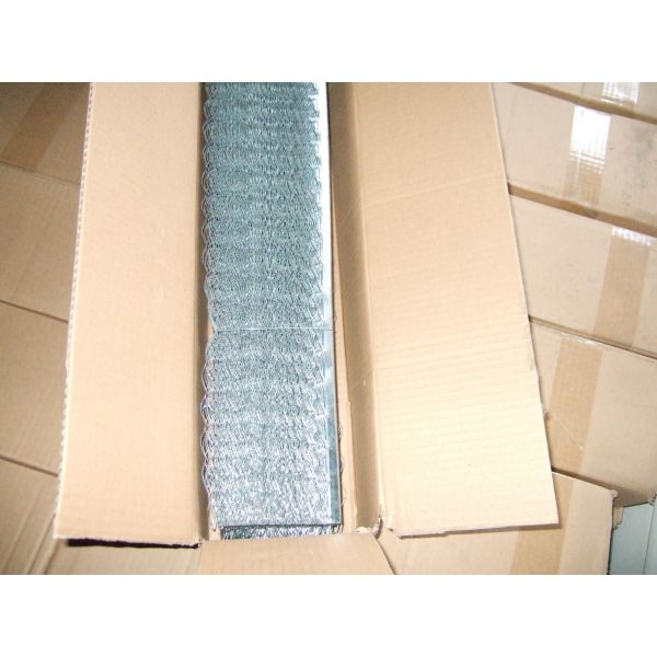 Diamond Mesh Plaster Angle Bead , 30mm Wings Galvanized Corner Bead