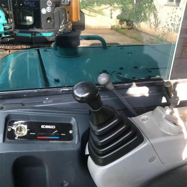 Active SK60-8 Used Excavator Kobelco Machinery Digger with 1000 Working Hours in 2020